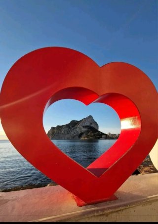 Escapada romántica playa : Velas y pétalos