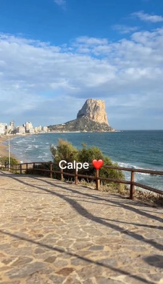 Escapada romántica playa : Velas y pétalos