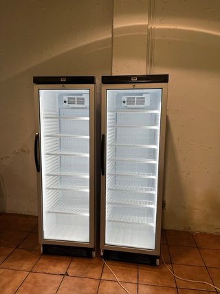 Nevera expositora 1 puerta bebidas