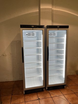 Nevera expositora 1 puerta bebidas