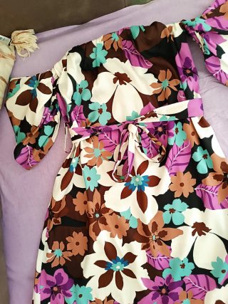 Abito corto spalle scoperte fantasia