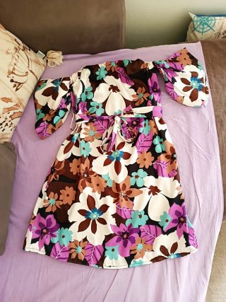 Abito corto spalle scoperte fantasia