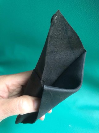 MONEDERO PEQUEÑO ARTESANAL EN CUERO