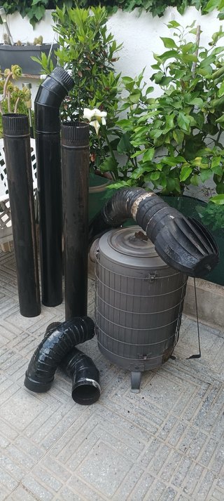 Chimenea de metal y plástico