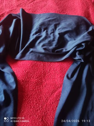 Bufanda azul ligera con ganchillo