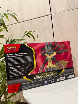 Pokemon Mega Lucario EX Collezione con Statuina