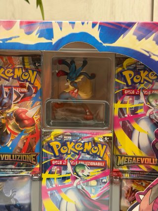 Pokemon Mega Lucario EX Collezione con Statuina