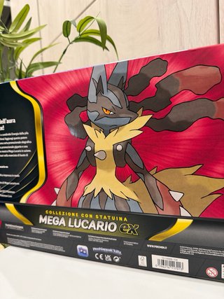 Pokemon Mega Lucario EX Collezione con Statuina