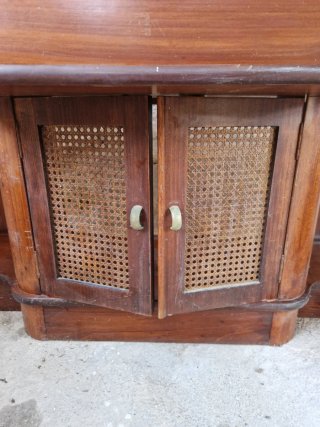 Mueble baño antiguo madera y ratán