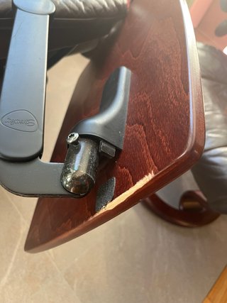 Butaca Stressless cuero marrón con reposapiés