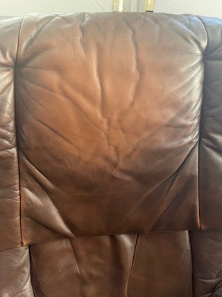 Butaca Stressless cuero marrón con reposapiés