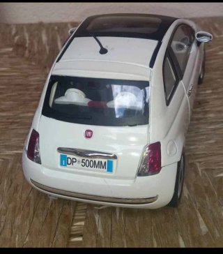 MODELLINO NUOVA FIAT 500 SCALA 1/18 MONDO MOTORS