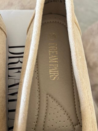 Mocassini beige Dream Pairs con fibbia oro