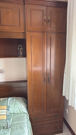Armario cabecero de madera marrón