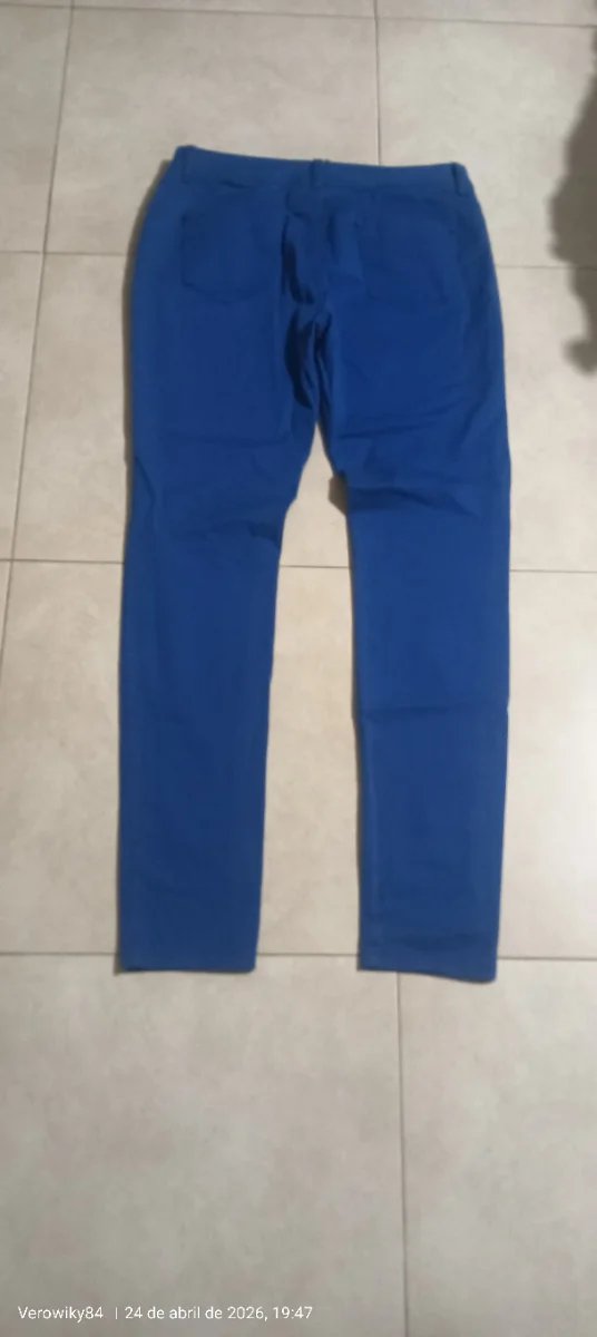 Pantalón pitillo azul