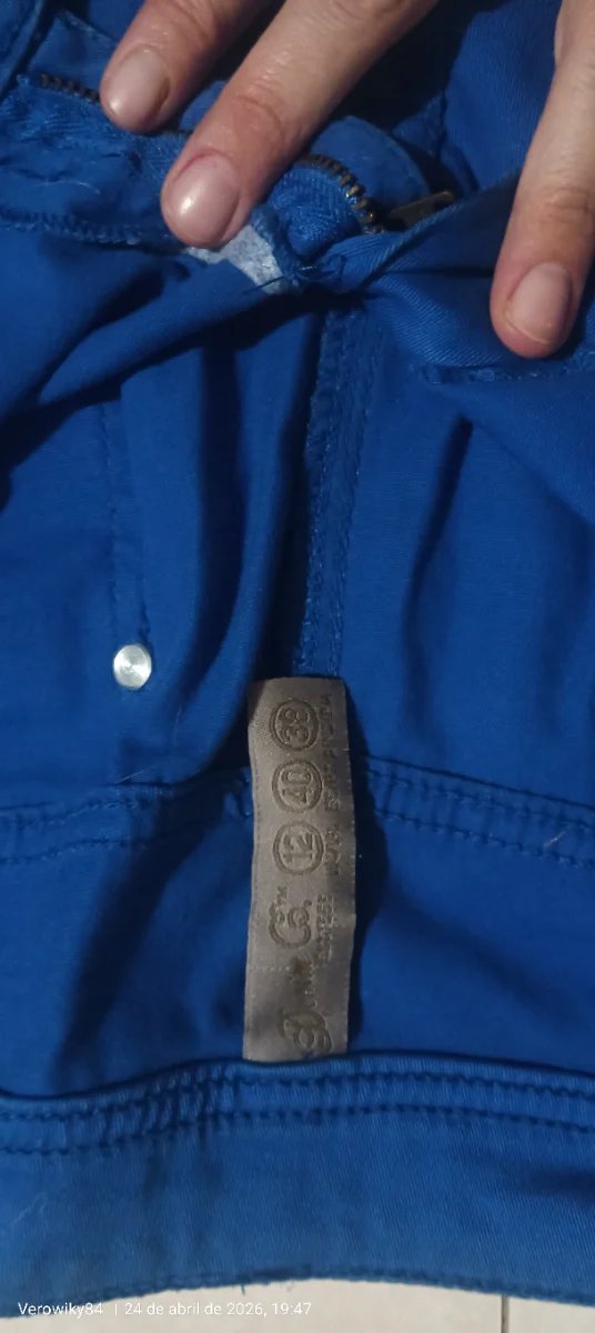 Pantalón pitillo azul