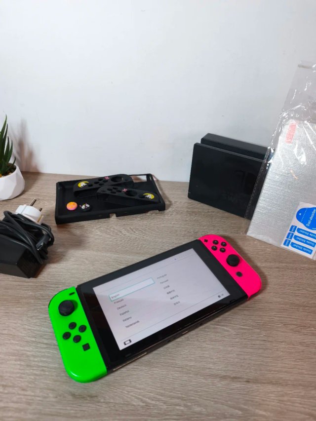 Nintendo Switch Verde y Rosa
