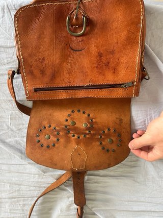 Bolso cuadrado de piel clara