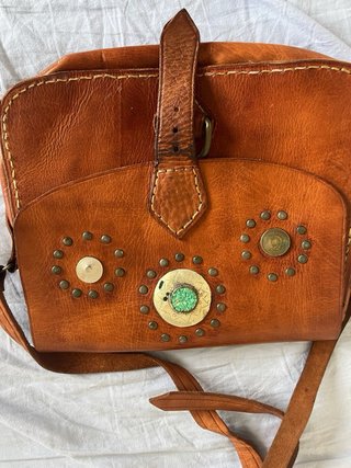 Bolso cuadrado de piel clara