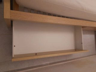 Conjunto de cama de madera y tela