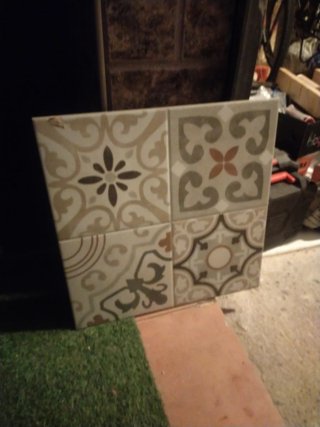 Baldosa cerámica decorada