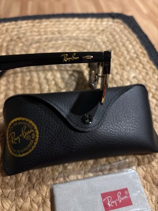 Gafas de sol Ray-Ban Clubmaster negras y doradas