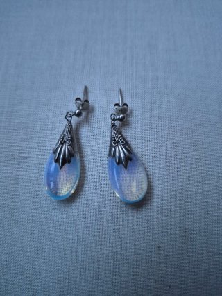 Pendientes de plata antigua con opalina