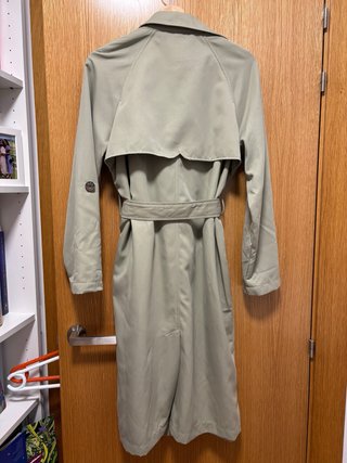 Trench largo Stradivarius verde oliva