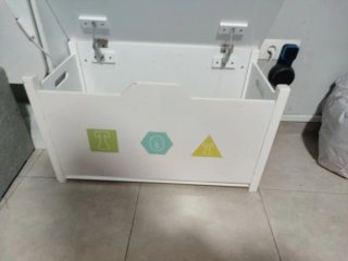 Baúl de madera blanco con detalles