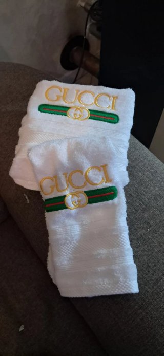 Coppia Asciugamani Gucci Bianchi e Oro