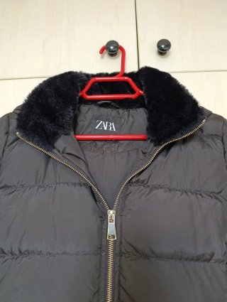 Anorak Zara Negro con cuello de pelo