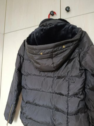 Anorak Zara Negro con cuello de pelo