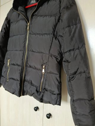 Anorak Zara Negro con cuello de pelo