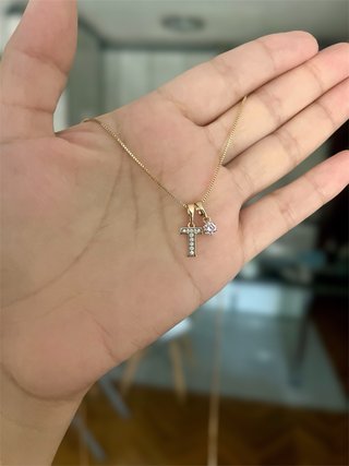 Collar con letra T y circonita