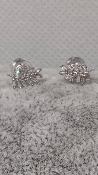 Pendientes hoja oro y diamantes