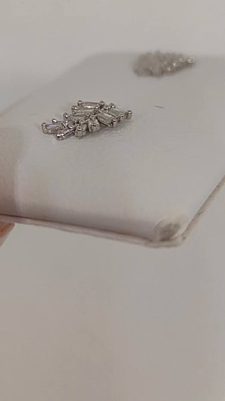 Pendientes hoja oro y diamantes