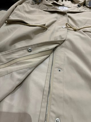 Parka con capucha beige