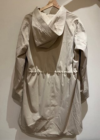 Parka con capucha beige