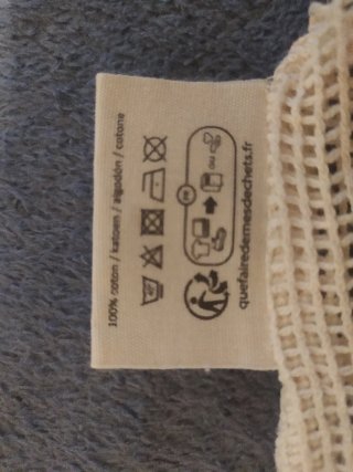 Toallitas reutilizables, mascarilla guante y bolsa