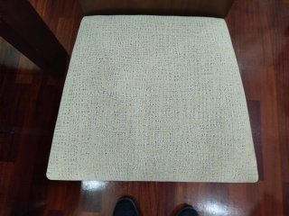 Mesa extensible y 6 sillas de madera