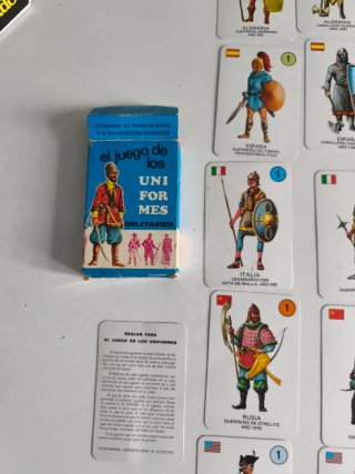 Baraja de cartas uniformes militares completa