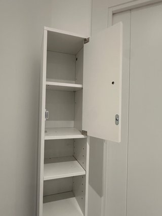 Armario estrecho blanco