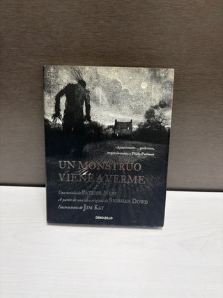 Libro un monstruo viene a verme