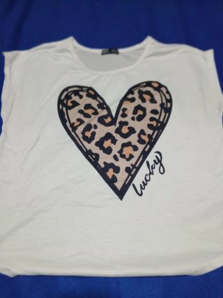 Remera manga corta con corazón