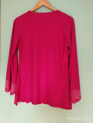 Camiseta color fucsia. Talla 42