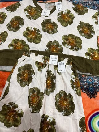 Conjunto blanco y verde floral