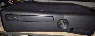 Xbox 360 E + 5 Juegos (4 precintados)