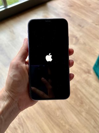 iPhone 11 64GB Lila + funda y auriculares