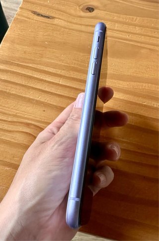iPhone 11 64GB Lila + funda y auriculares