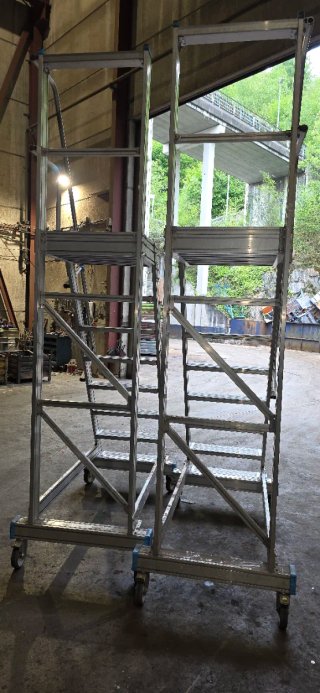 Escaleras móviles con plataforma